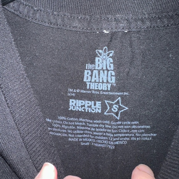 Big Bang Theory BAZINGA! Superhero Graphic tee!! - Picture 3 of 4